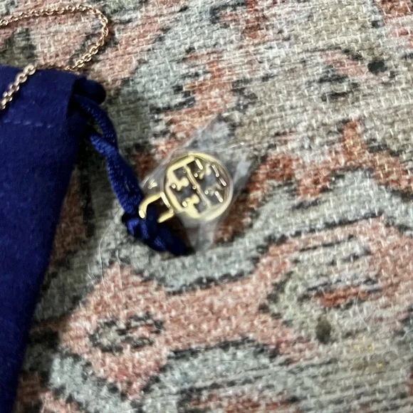 Tory Burch Kira Rose Gold Jewelry Set - Picture 6 of 6